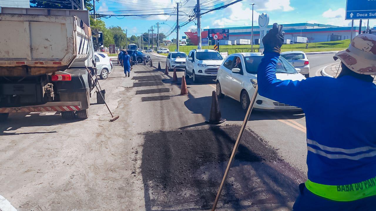 Lauro: Avenida Luiz Tarquínio recebe serviços da Operação Buraco Zero