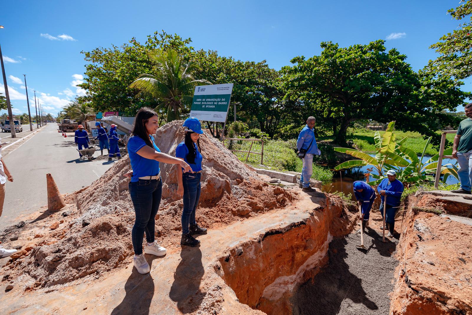 Obra de drenagem em Ipitanga teve o acompanhamento da prefeita Débora
