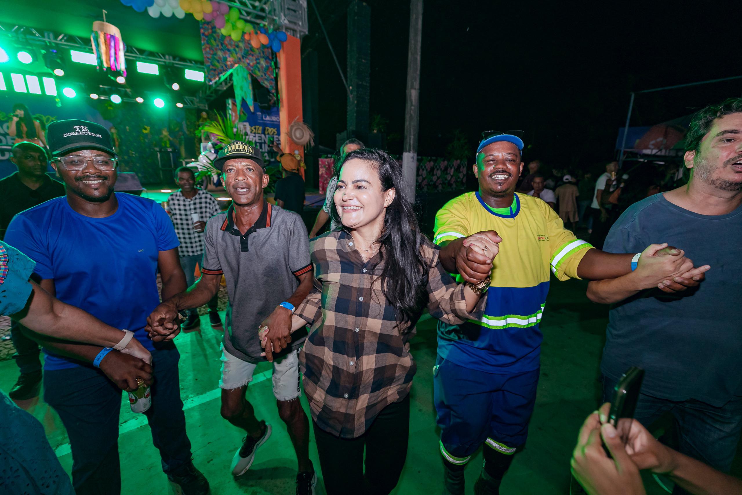 Muita música, diversão e prêmios marcam a festa dos agentes de limpeza em Lauro de Freitas