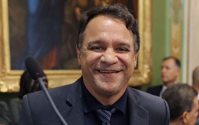 David Rios propõe assento prioritário para acompanhante de pessoas com deficiência no transporte público de Salvador