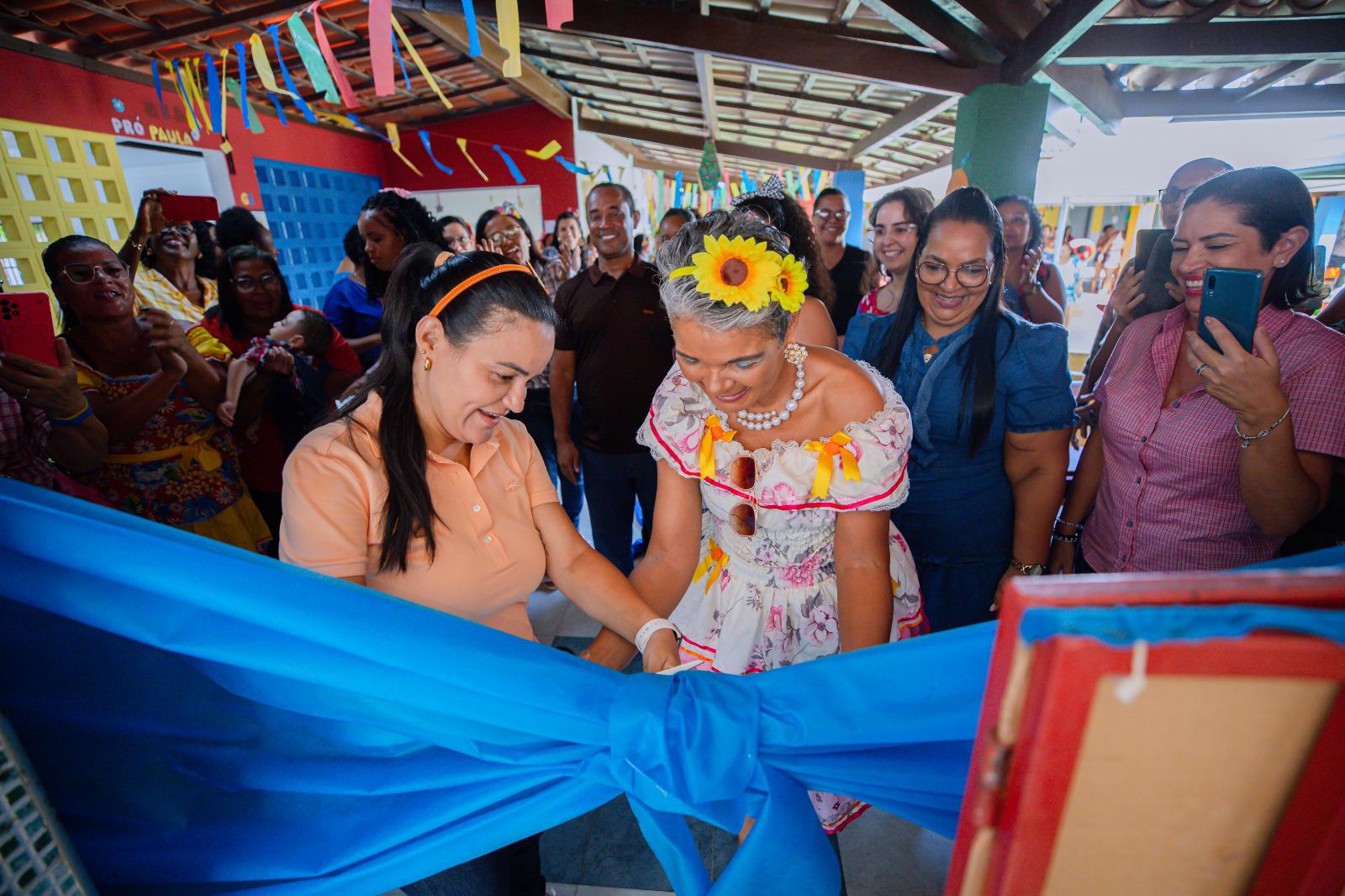 Lauro: Débora participa de festa junina em creche e inaugura nova sala de aprendizado