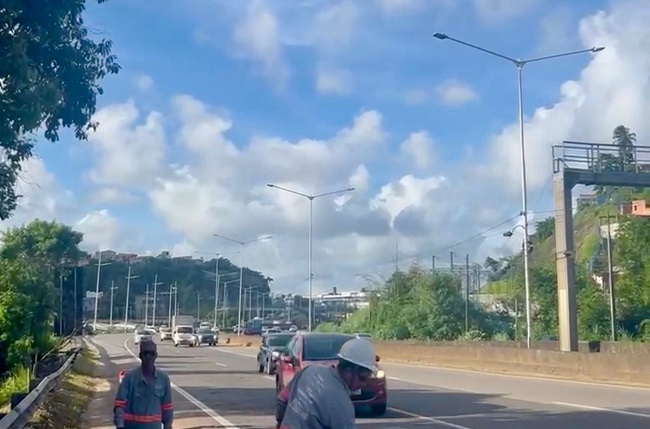 Prefeitura de Salvador garante iluminação na saída da BR-324