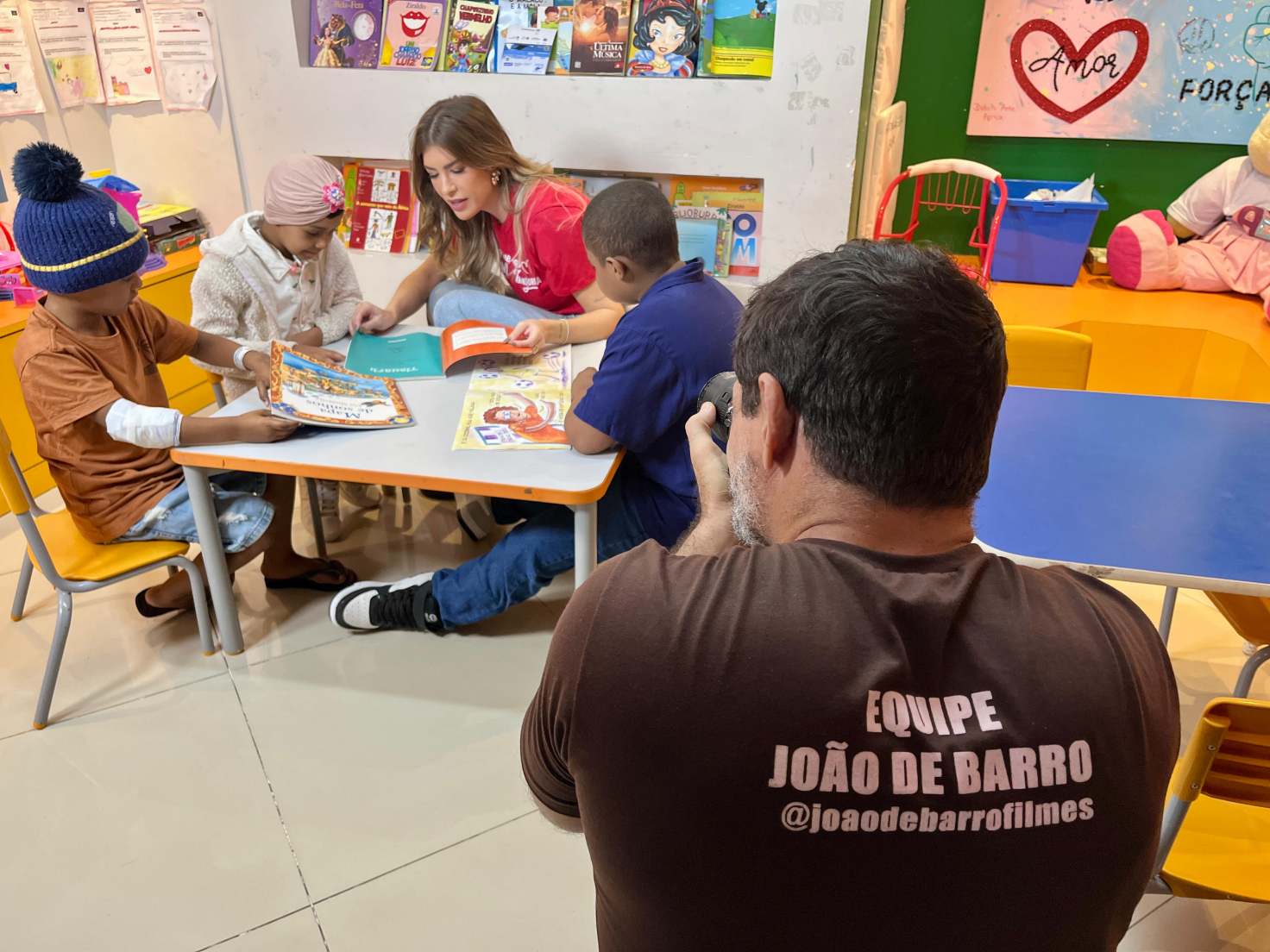 Lore Improta grava campanha para o Hospital Martagão Gesteira