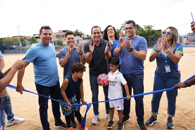 No Dia do Futebol, Valéria ganha campo requalificado pela Prefeitura de Salvador