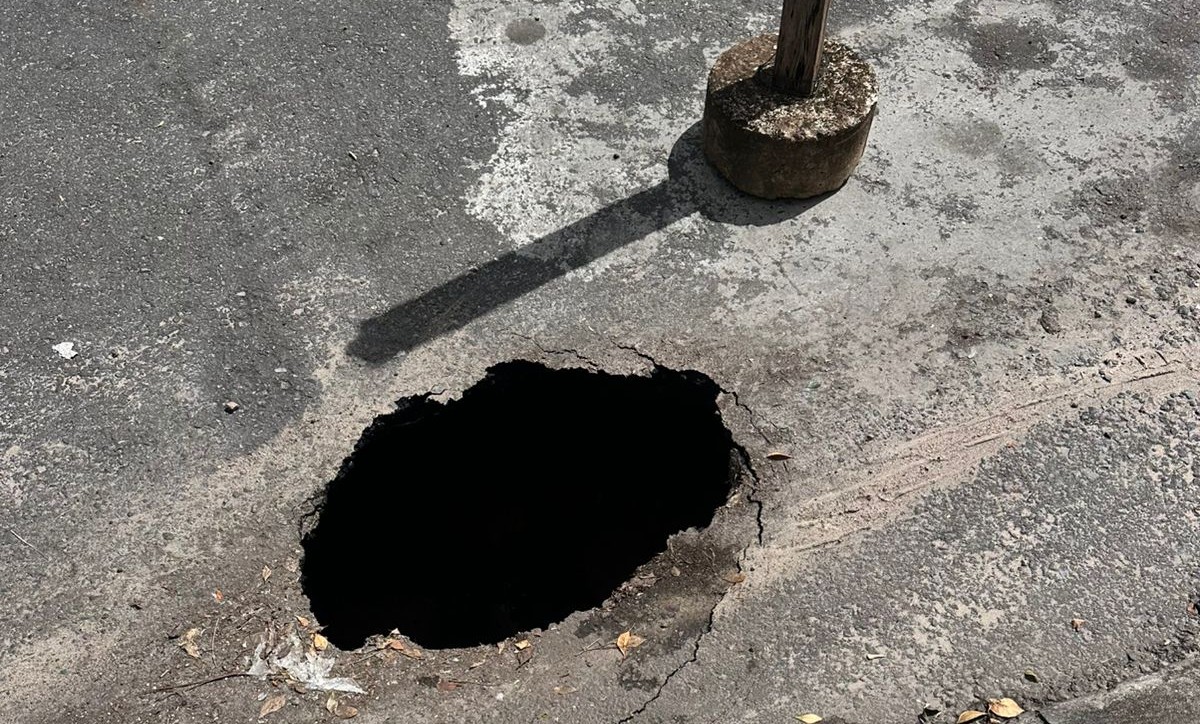 Moradores alertam à Prefeitura de Salvador para cratera que se forma na Graça