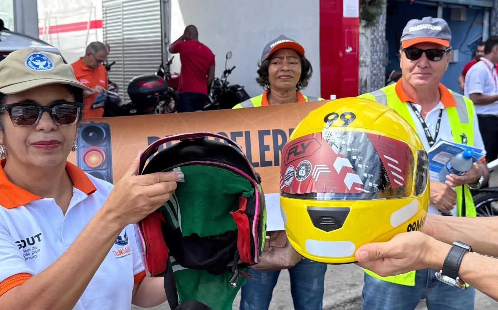 Motociclistas ganham capacetes novos em ação da Transalvador