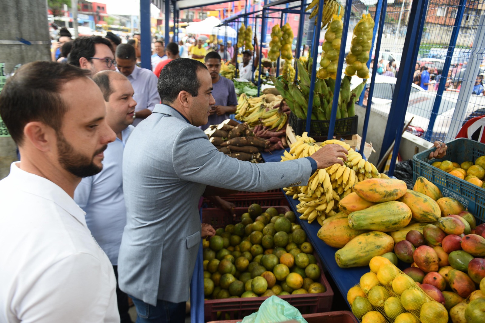 Bruno Reis inaugura camelódromo com cobertura isotérmica para 30 ambulantes em Plataforma