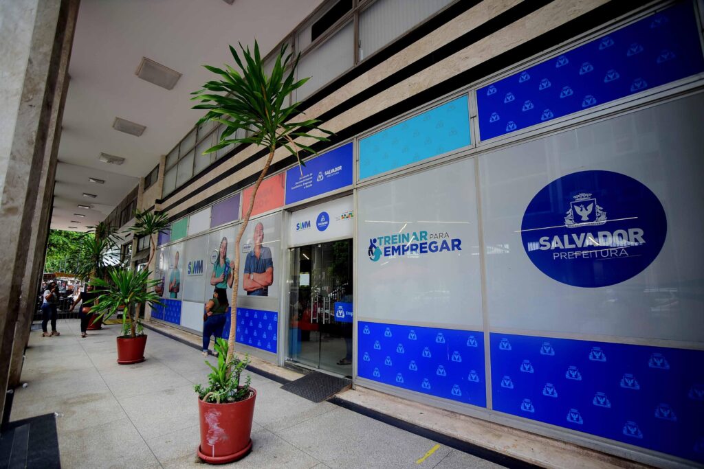 Salvador lidera geração de empregos no Nordeste no primeiro semestre de 2025, diz Caged