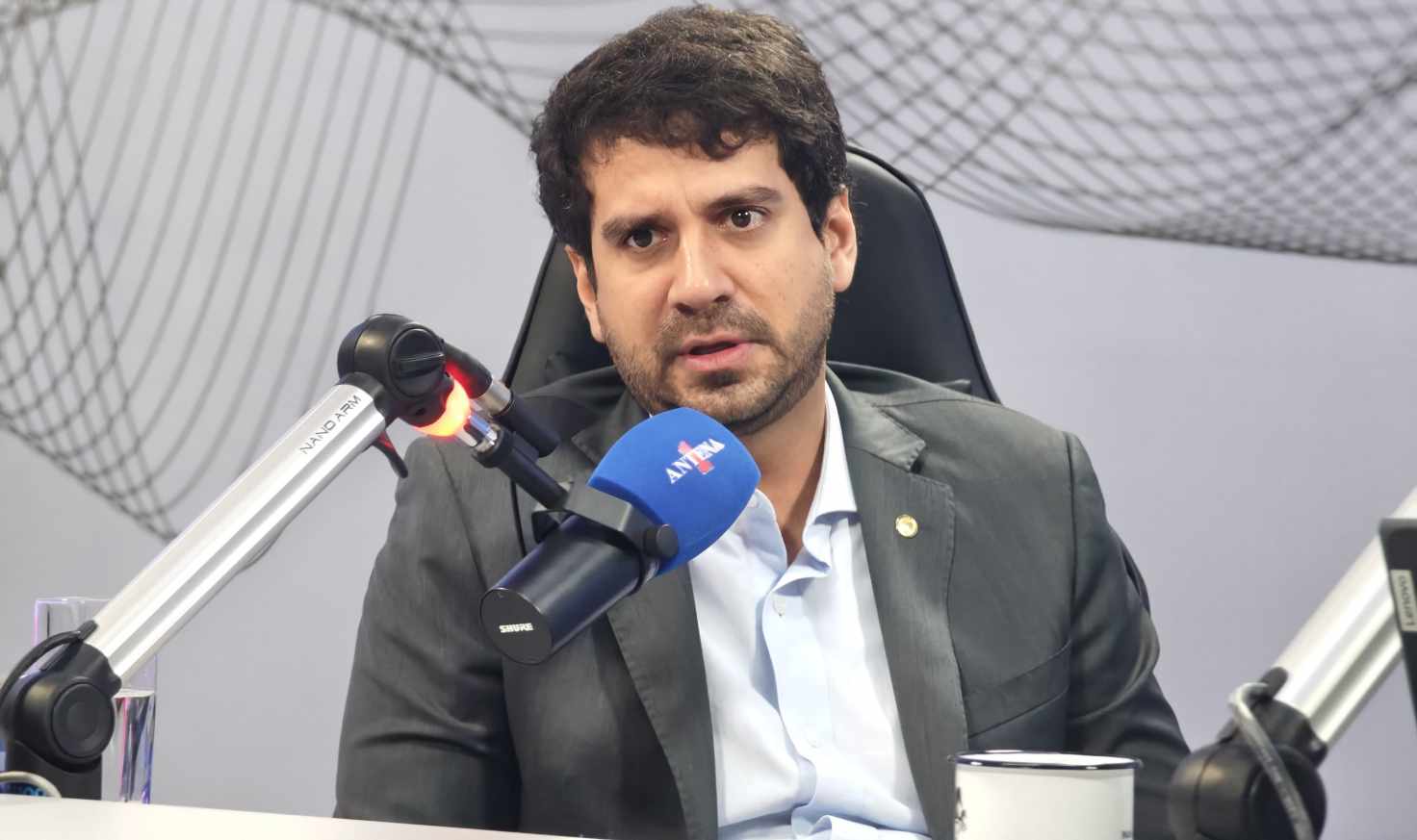 Manuel Rocha destaca projeto que prevê indenização por queda de energia na Bahia