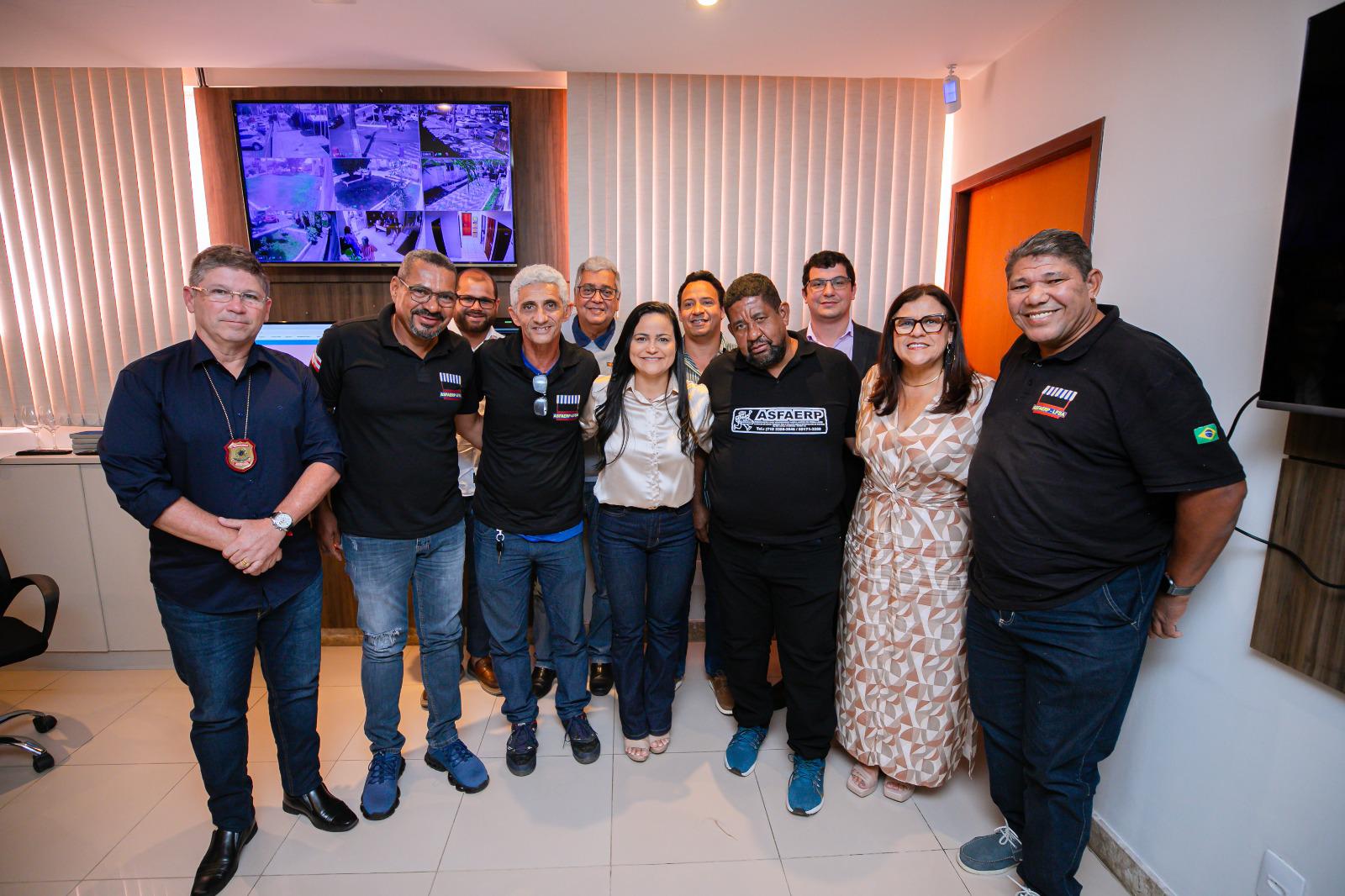 Débora promove diálogo com sindicato de vendedores ambulantes de Lauro