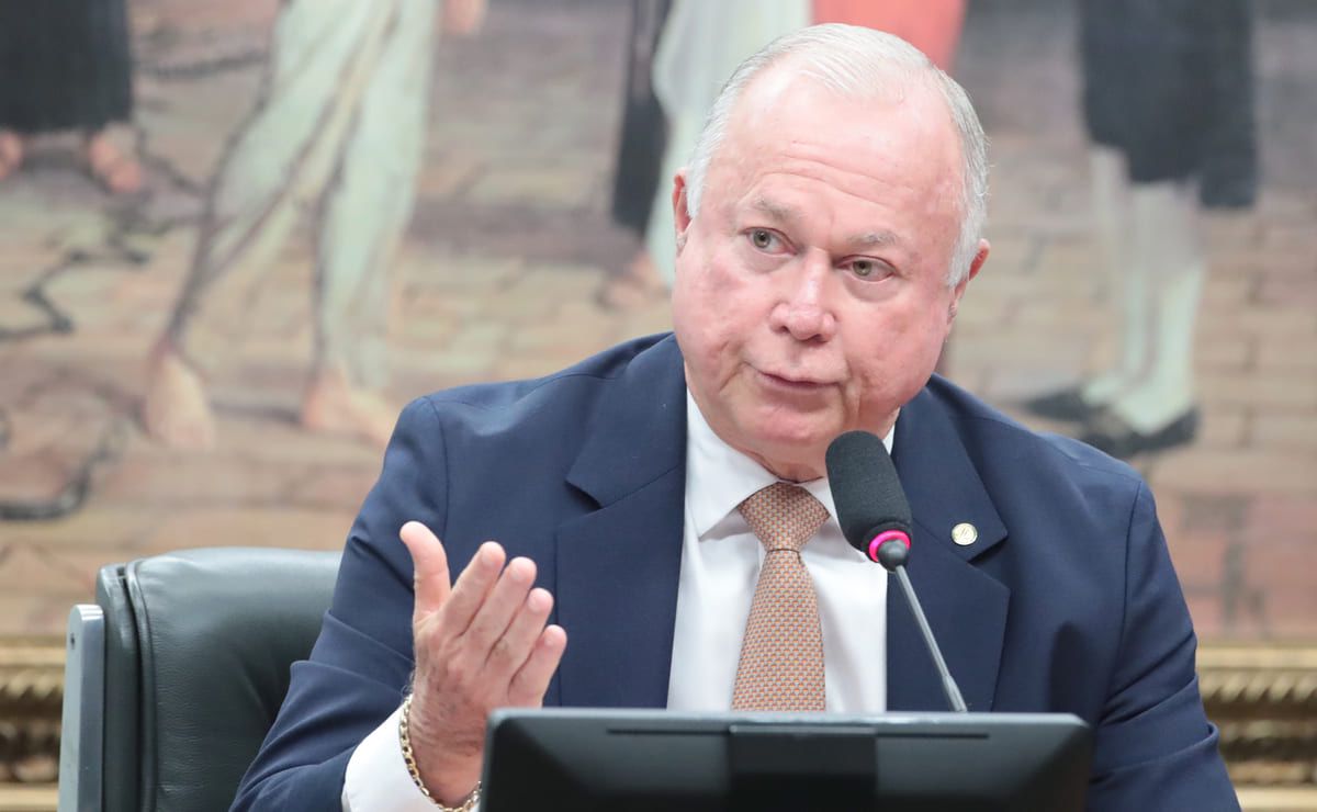 Paulo Azi pauta projetos na CCJ para combater adultização de crianças e adolescentes