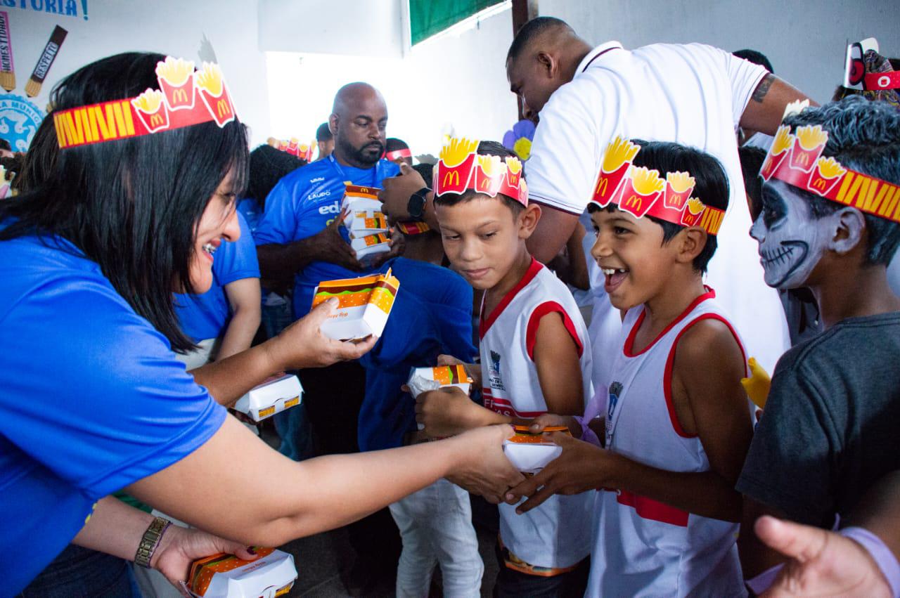 Estudantes da rede municipal de Lauro vivem dia especial com o McDia Feliz