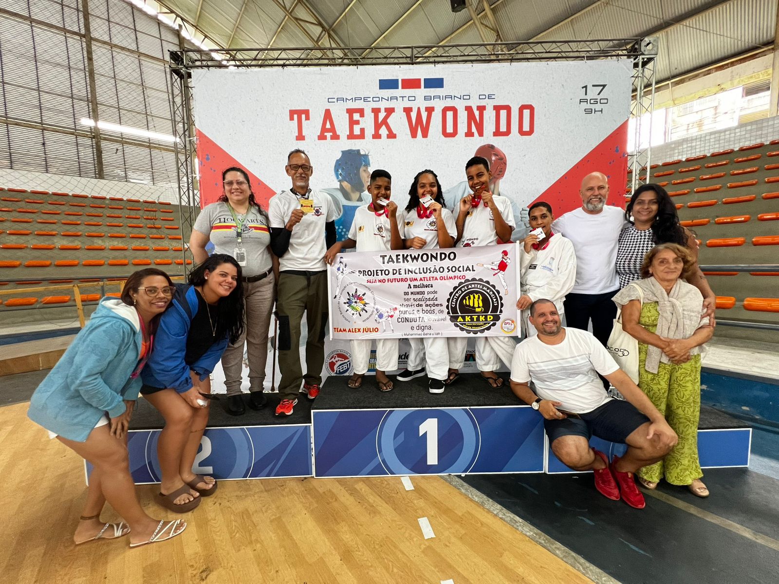 Lauro de Freitas brilha no Campeonato Baiano de Taekwondo 2025 e conquista ouro, prata e bronze