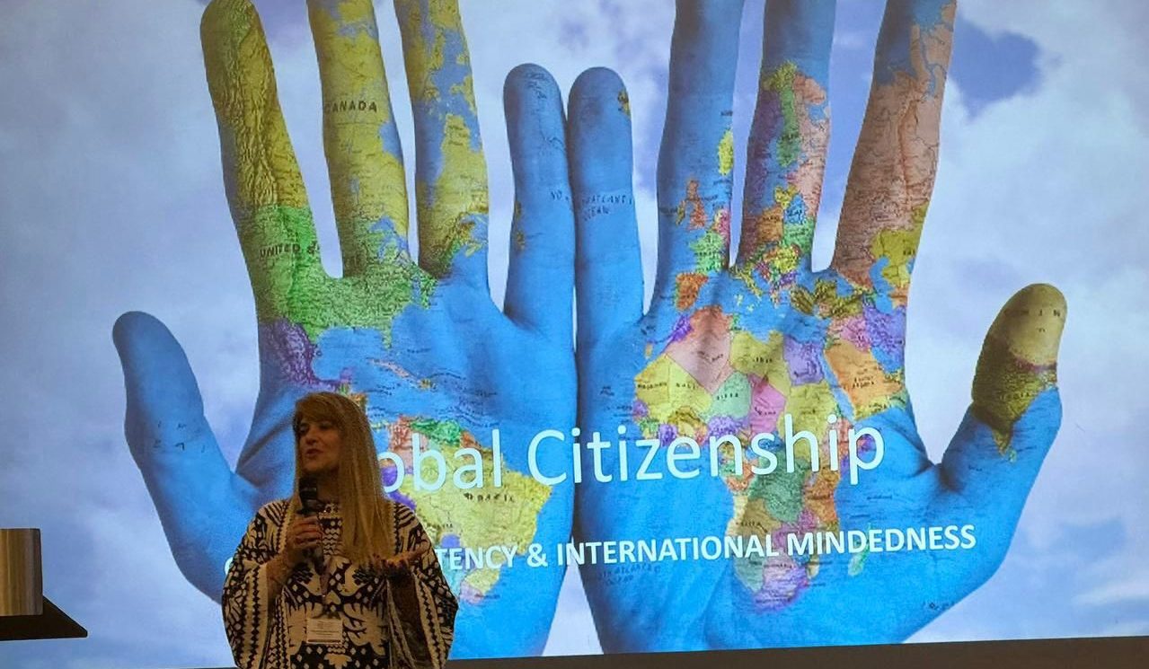 Educadora baiana Alessandra Fiterman participa de conferência na Indonésia