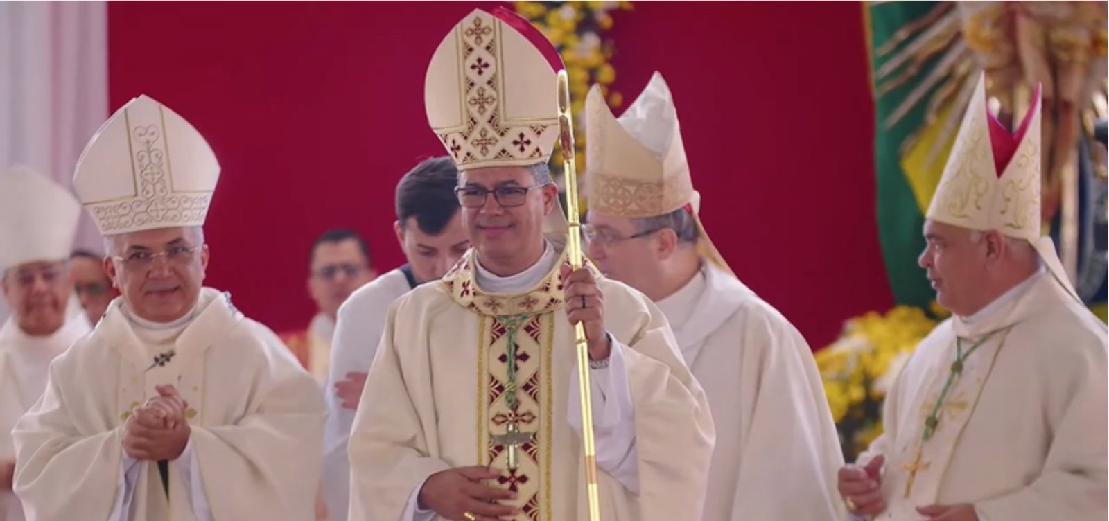 Novo bispo de Salvador é ordenado em missa campal em Caculé