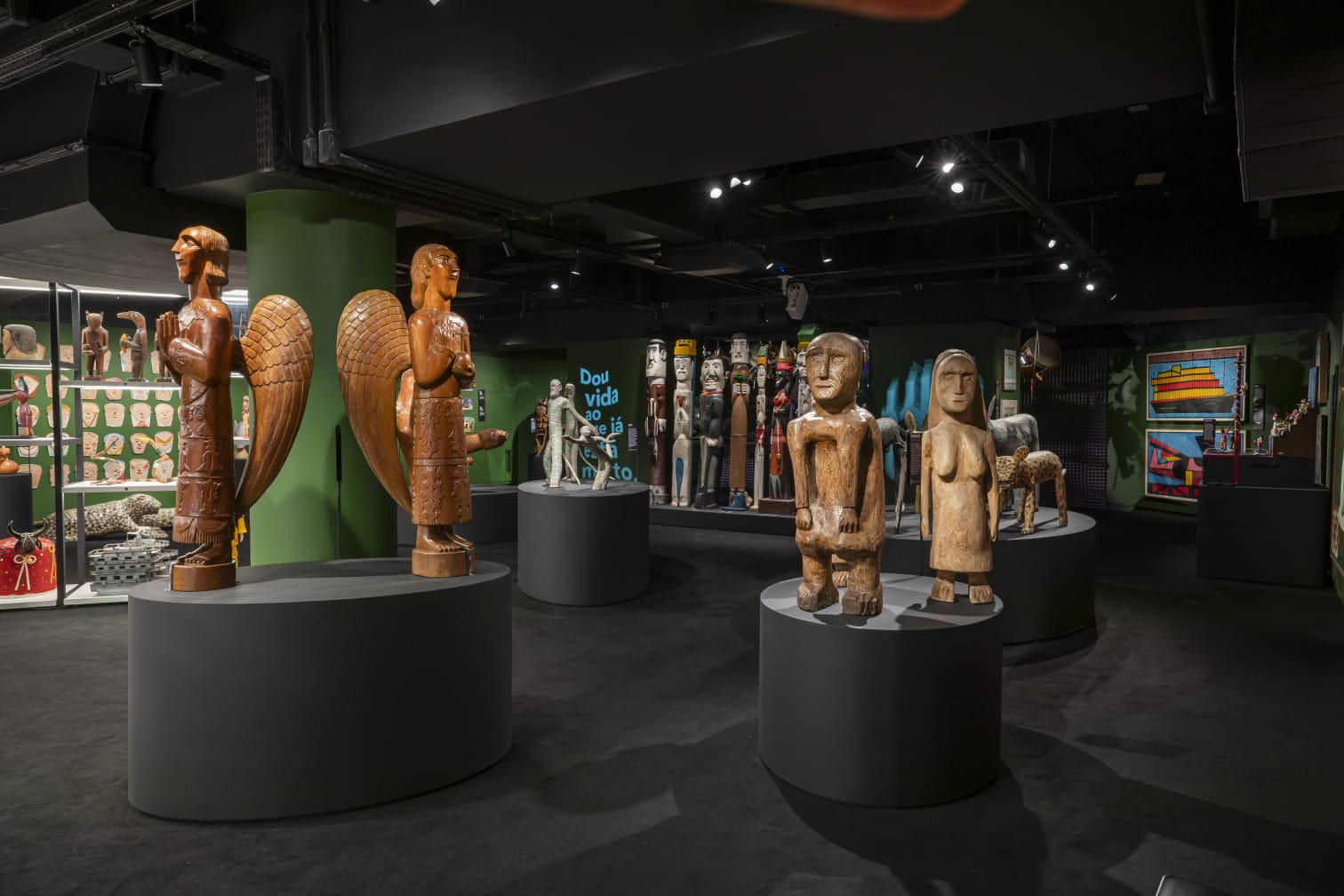 Farol Santander São Paulo apresenta obras de 8 artistas baianos em mostra de arte popular brasileira