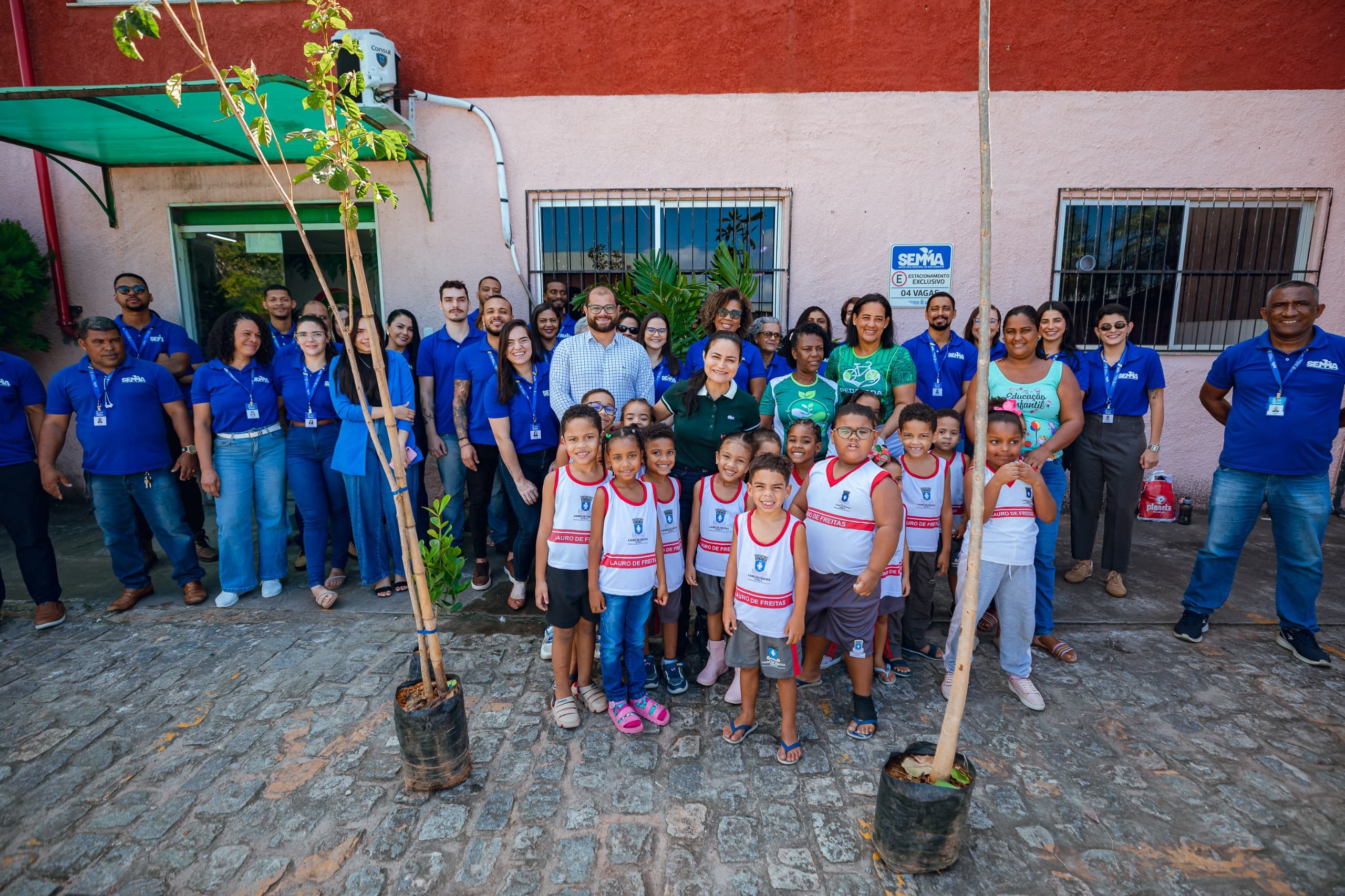 Débora inicia Plano de Arborização de Lauro de Freitas, lamenta abandono da gestão passada e reforça compromisso com sustentabilidade