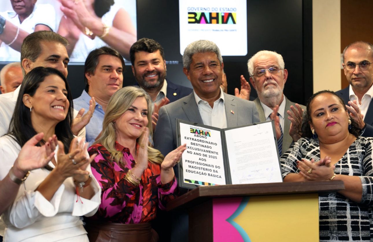 Jerônimo anuncia pagamento de precatório para professores e projeto que concede abono extraordinário para a categoria