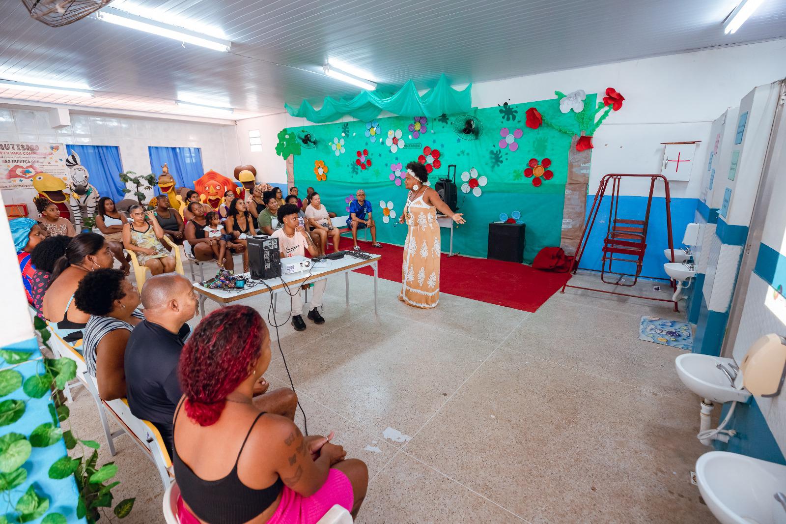 Escolas municipais de Lauro recebem famílias e comunidade para palestras e oficinas