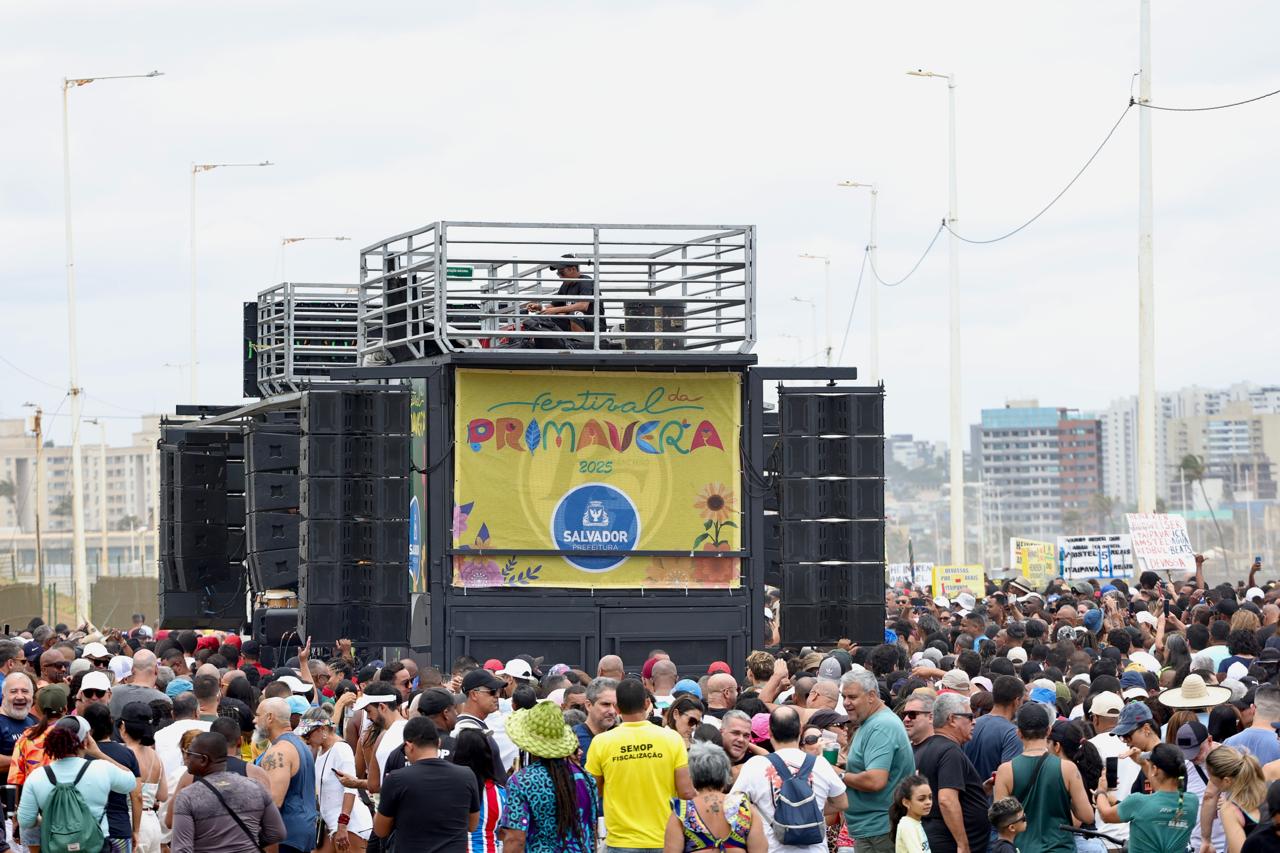 Festival da Primavera encerra edição com homenagem a Raul Seixas e atrações na orla