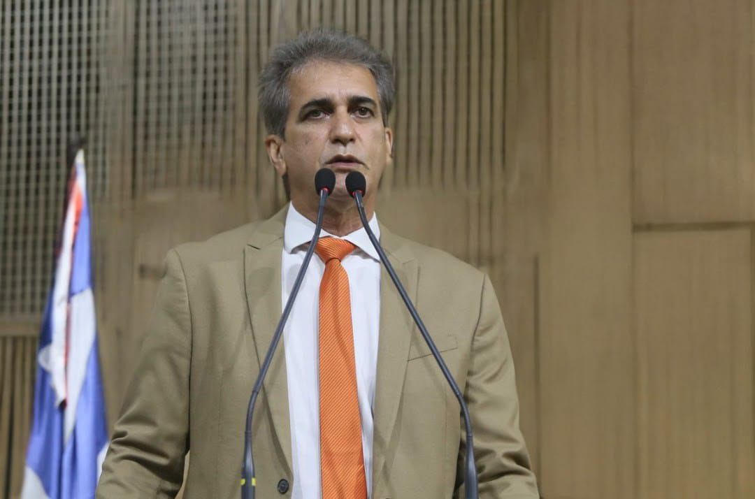 Robinson Almeida ironiza silêncio de ACM Neto após nova fase da Overclean