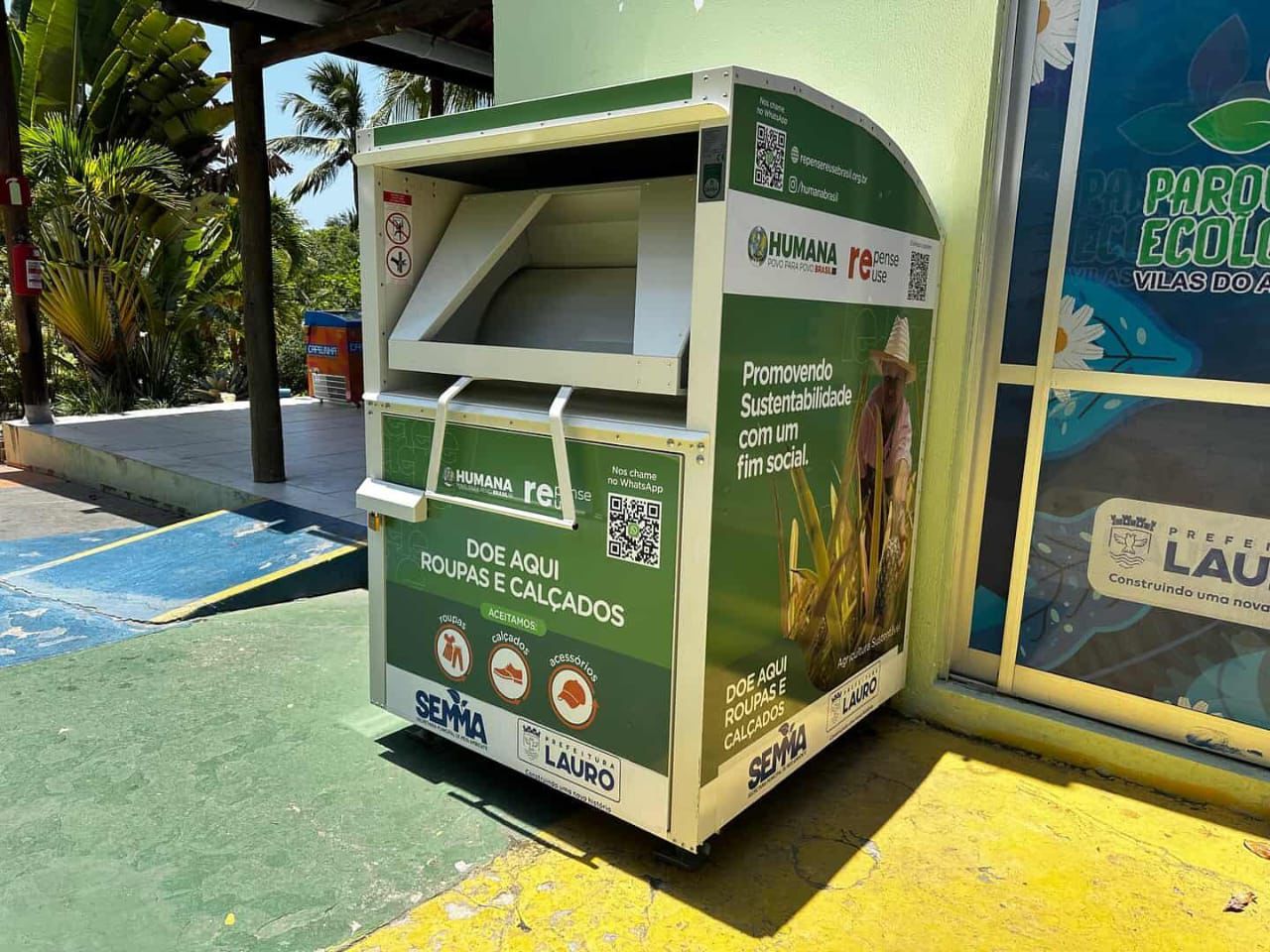 Lauro de Freitas implanta primeiro coletor público de roupas usadas no município