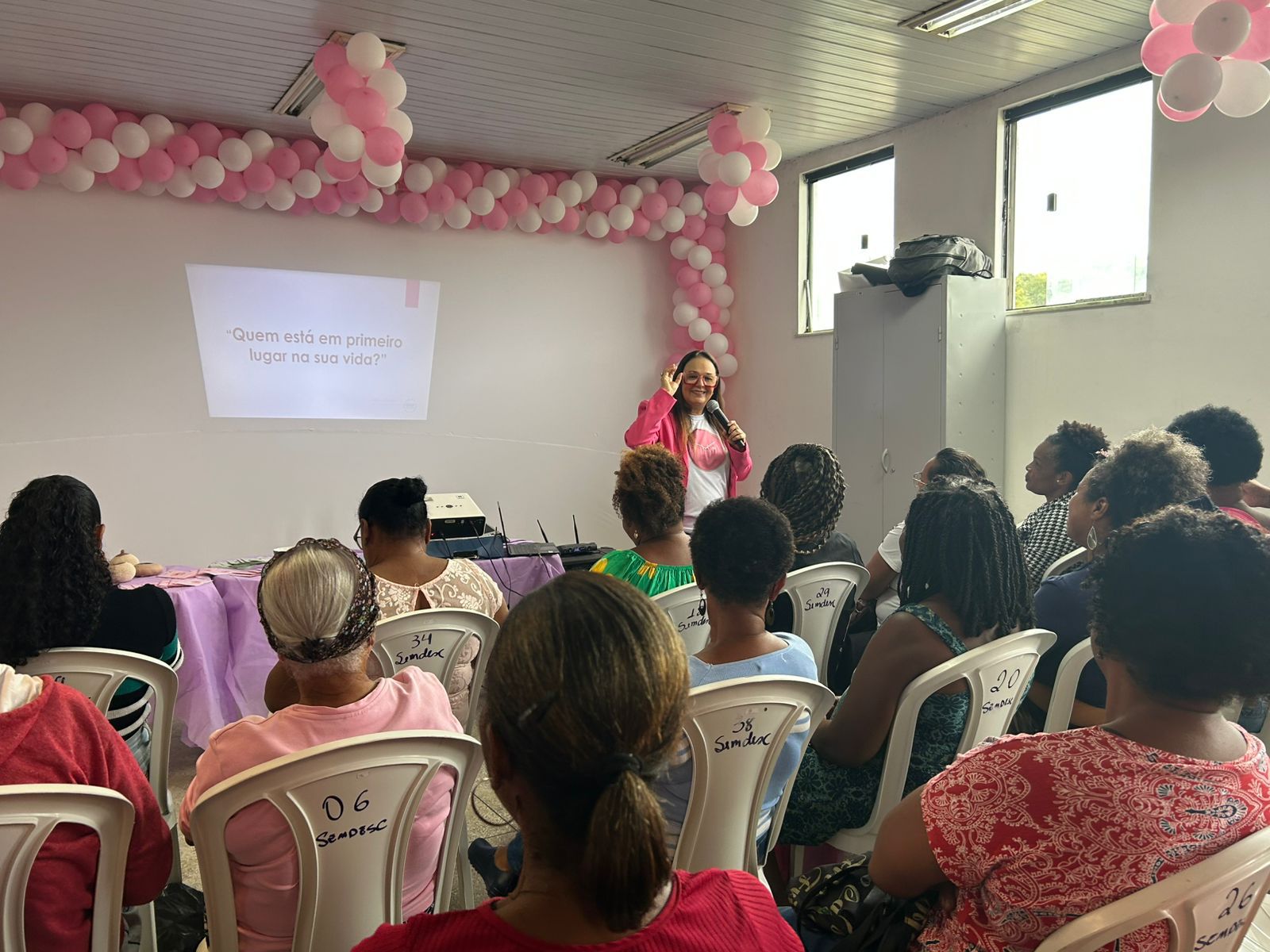 Prefeitura de Lauro realiza palestra sobre prevenção do câncer de mama no Restaurante Popular