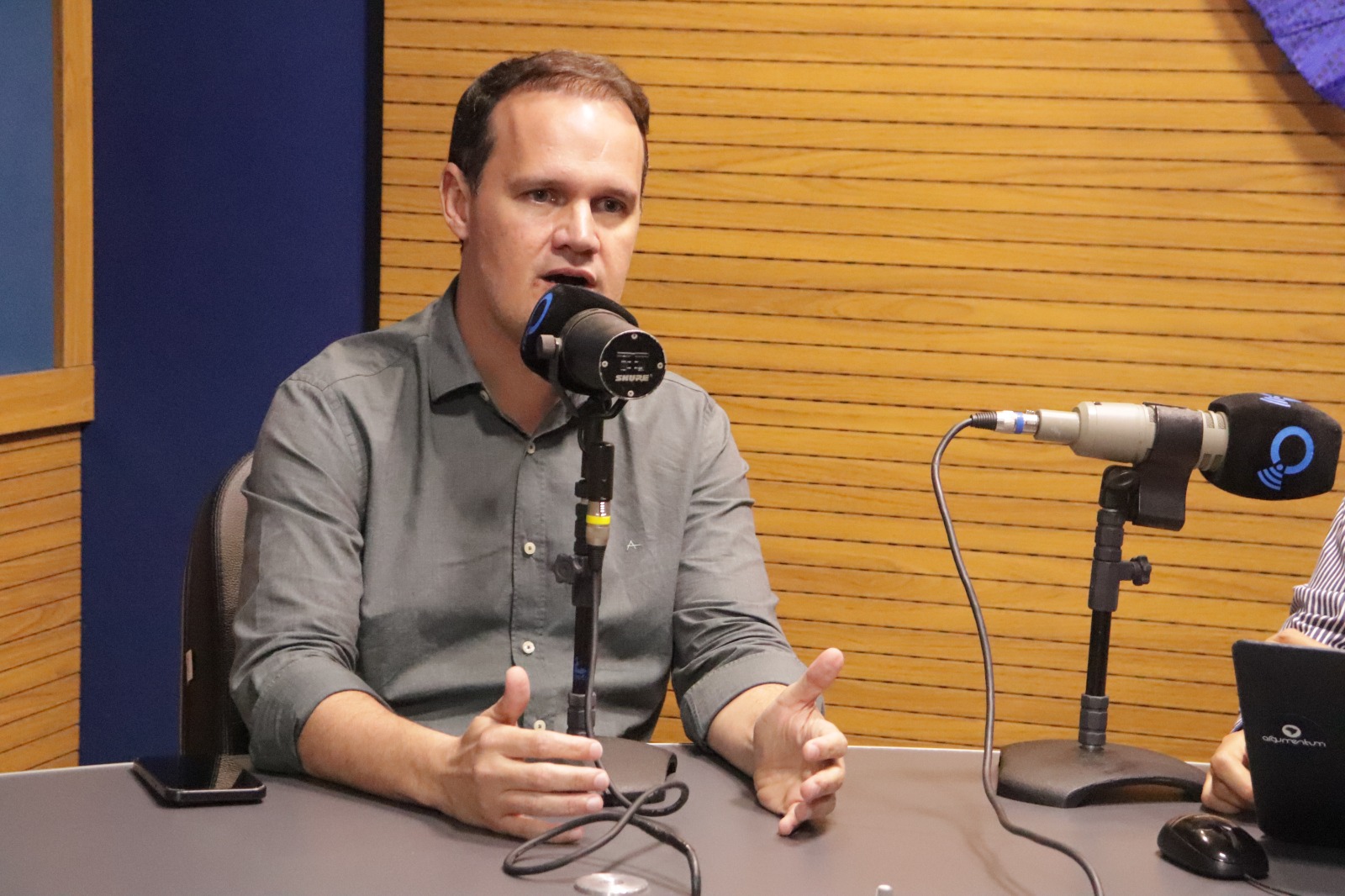 “O Governo Lula tem lado, e é o lado do povo brasileiro”, afirma Júlio Pinheiro