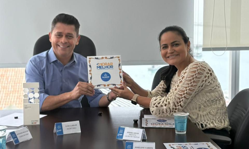 Débora conhece o Morar Melhor e avalia implantação de ações habitacionais em Lauro de Freitas