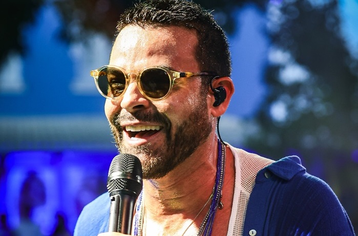 Alexandre Peixe se apresenta na 44ª Feira da Fraternidade em Salvador