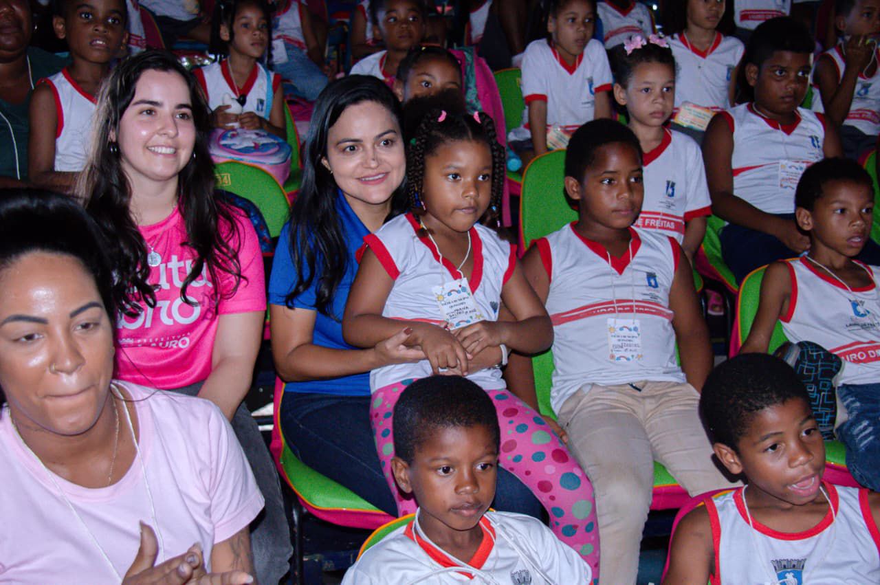 Prefeitura de Lauro promove visita ao circo com 700 alunos da rede municipal