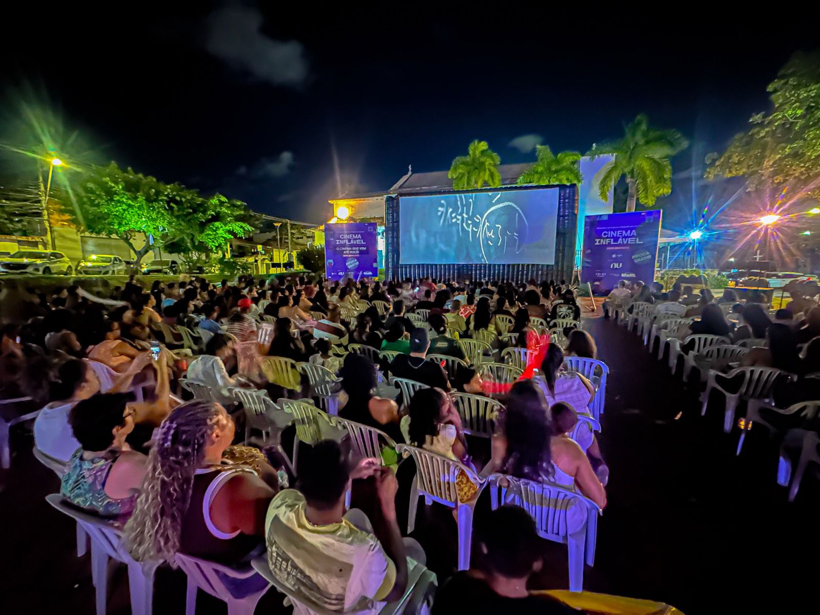Mais de 3 mil pessoas prestigiam o projeto Cinema Inflável em Lauro de Freitas