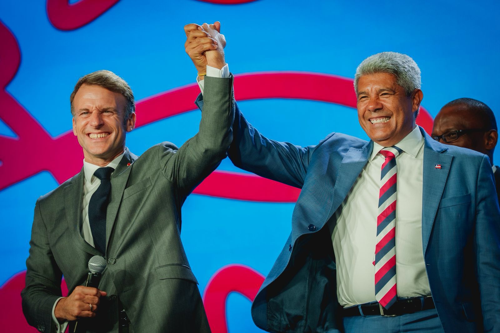 Croissant com vatapá: a química entre Macron e Jerônimo