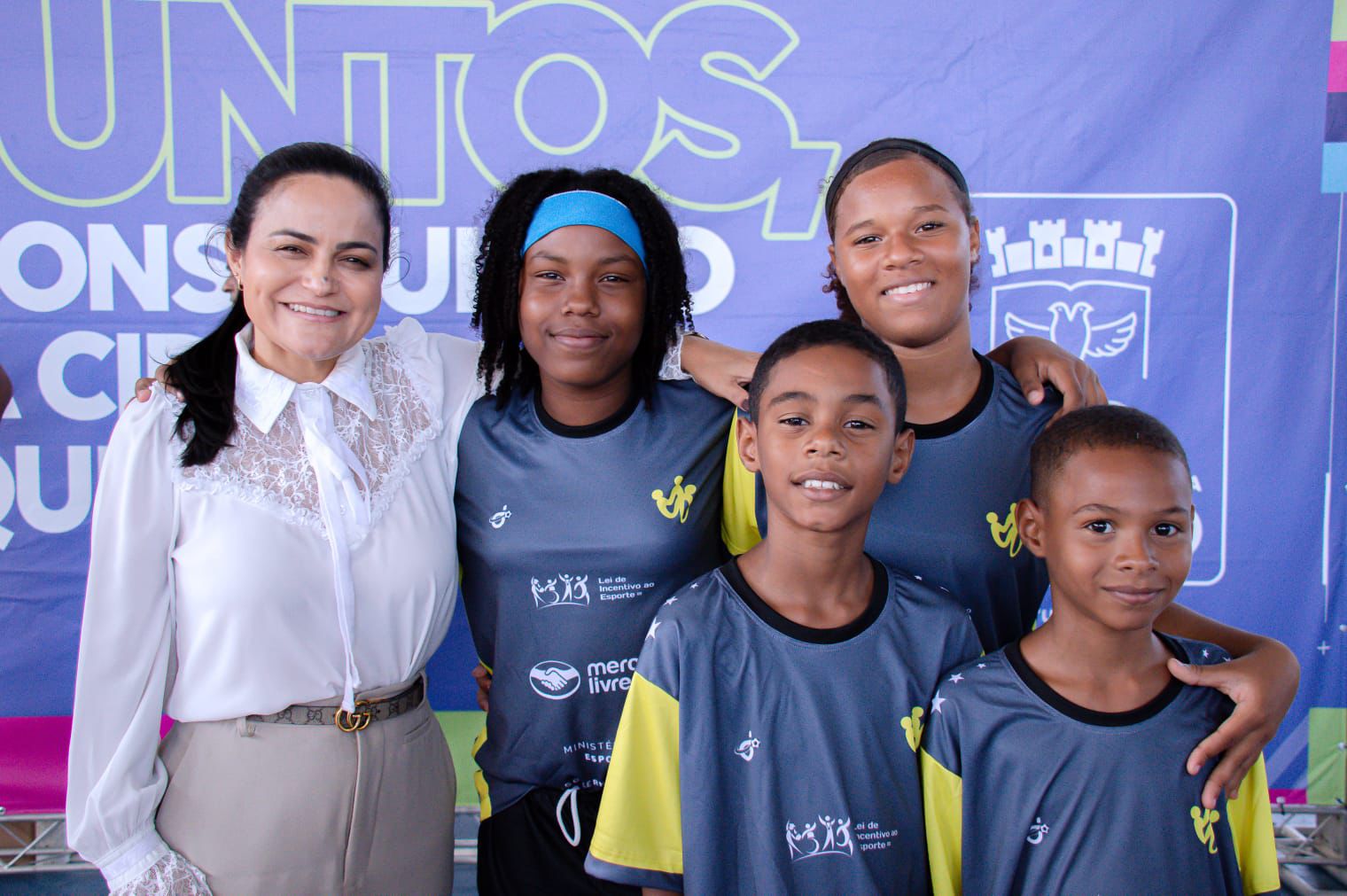 Prefeitura de Lauro entrega kits do Projeto Sementinhas do Esporte