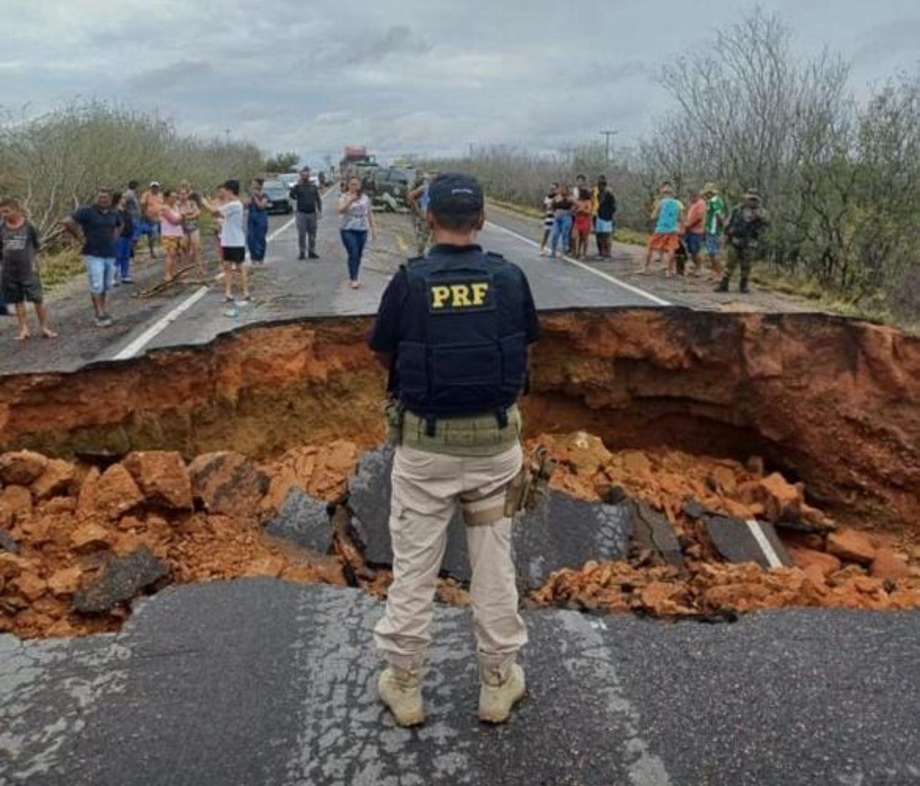 DNIT avança na recuperação da BR-116 entre Araci e Tucano