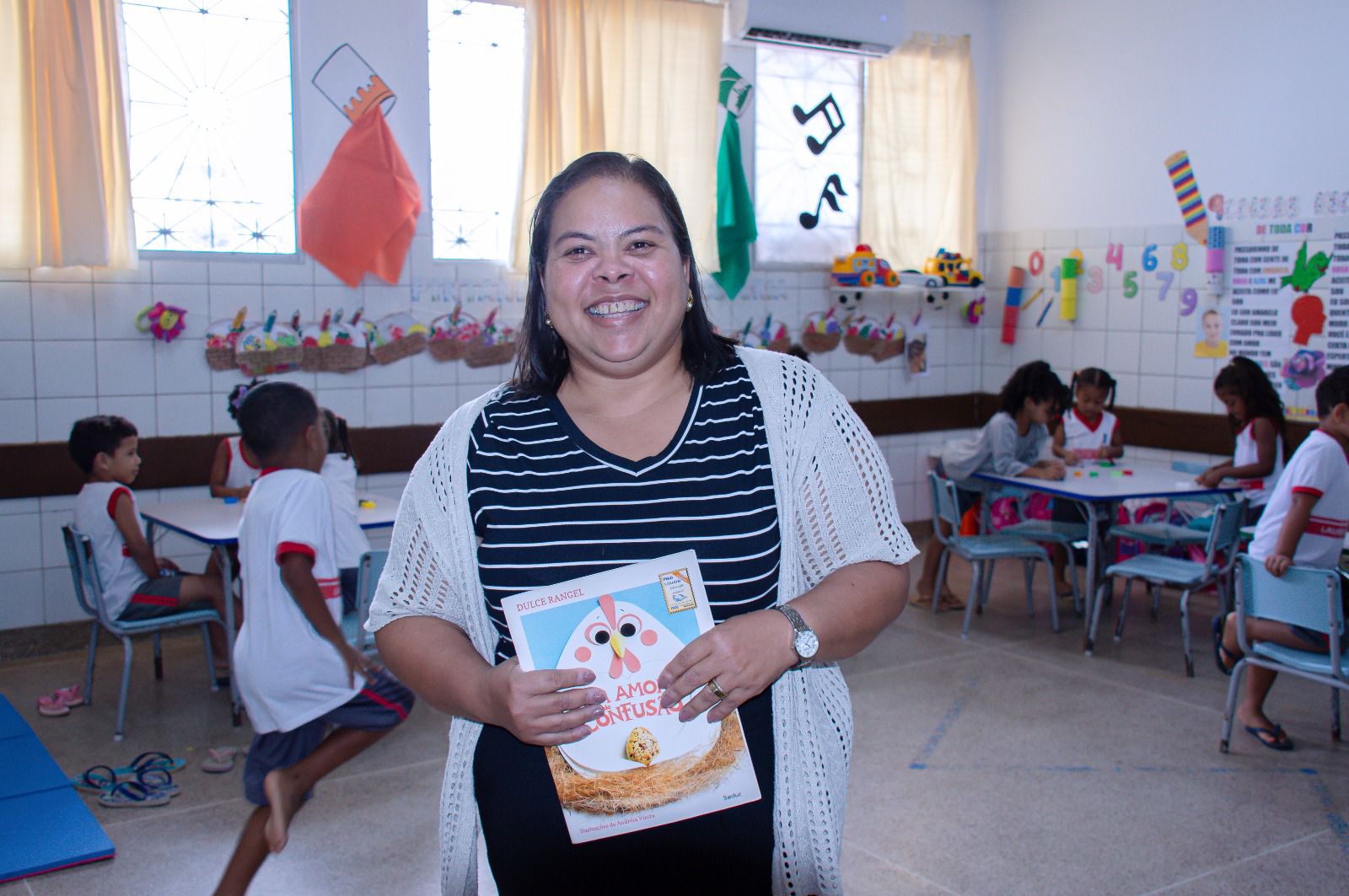 Educação de Lauro de Freitas celebra a marca de mais de 30 mil livros distribuídos