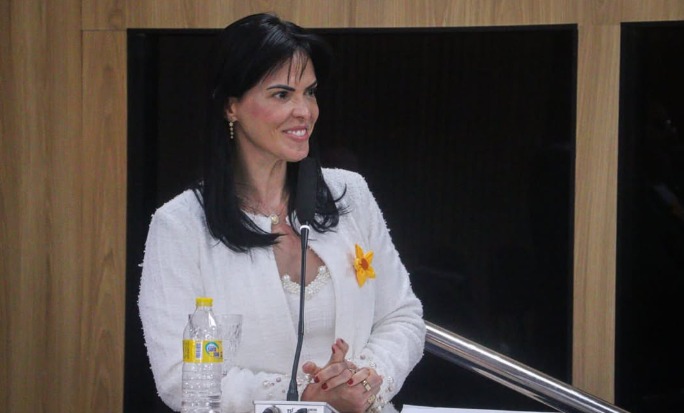 Prefeita Juliana Araújo comemora elevação da comarca de Morro do Chapéu