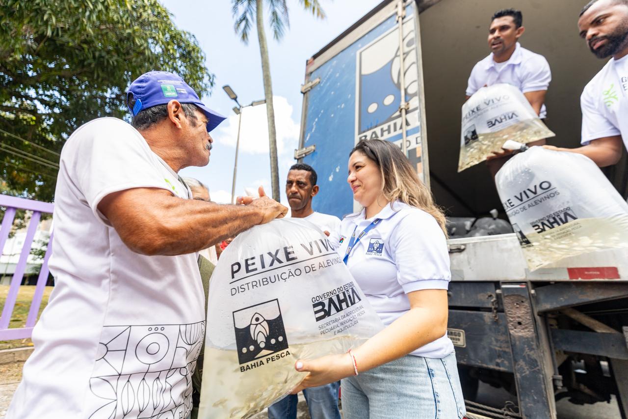 Prefeitura de Camaçari e Bahia Pesca firmam parceria para distribuição de alevinos