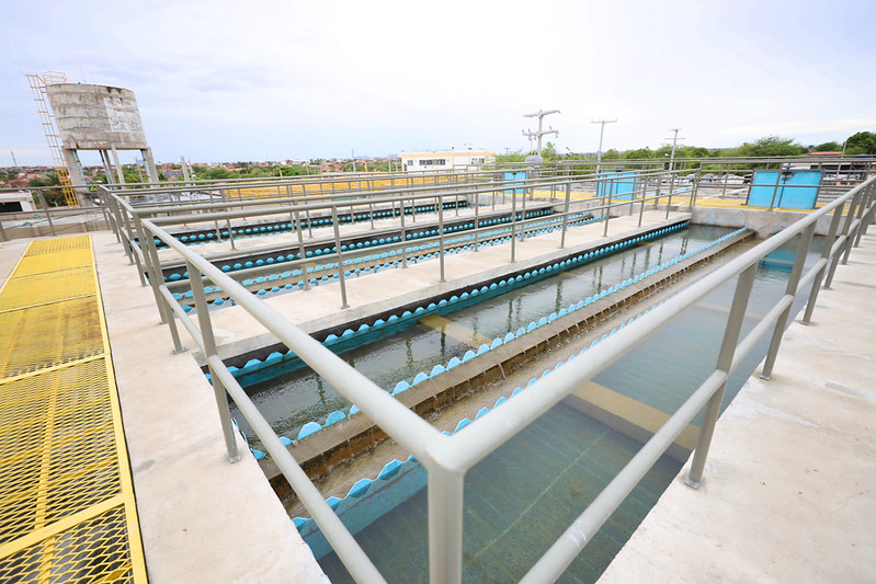 Governo da Bahia autoriza novas obras de abastecimento e saneamento para oito municípios