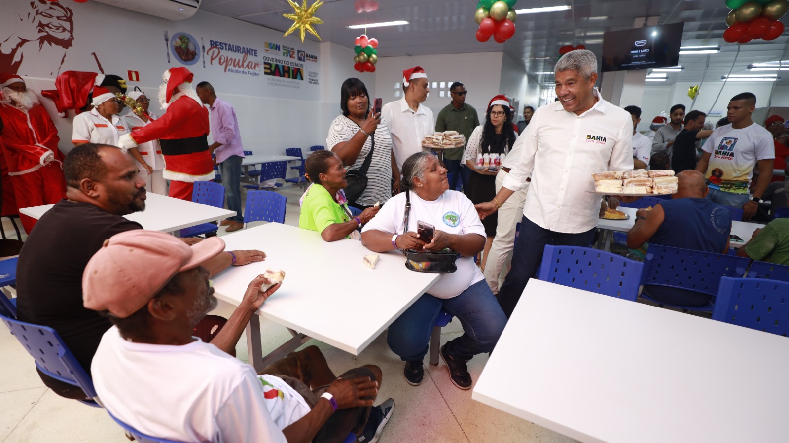 Governador participa do Natal Mais Social no Restaurante Popular da Liberdade