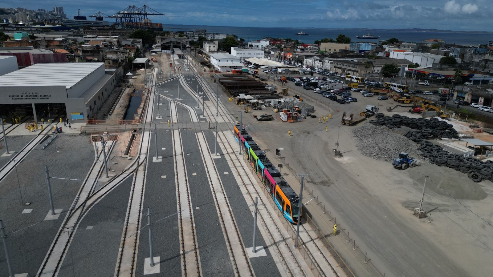 VLT faz primeira viagem-teste e marca avanço na mobilidade da capital baiana