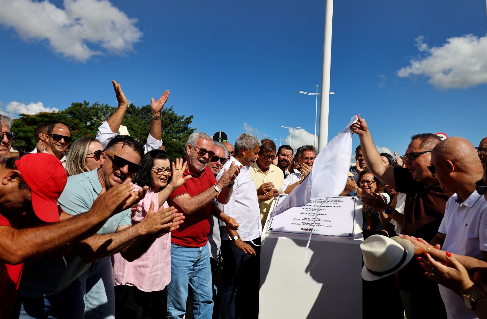 Jerônimo entrega obras de mobilidade em Vitória da Conquista 
