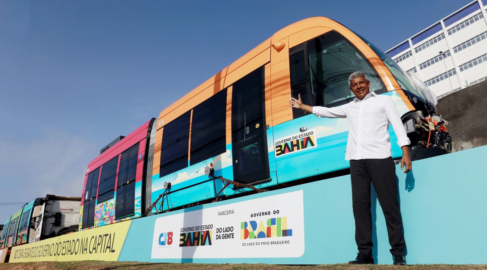 Chegam os primeiros trens do VLT a Salvador e testes começam em janeiro