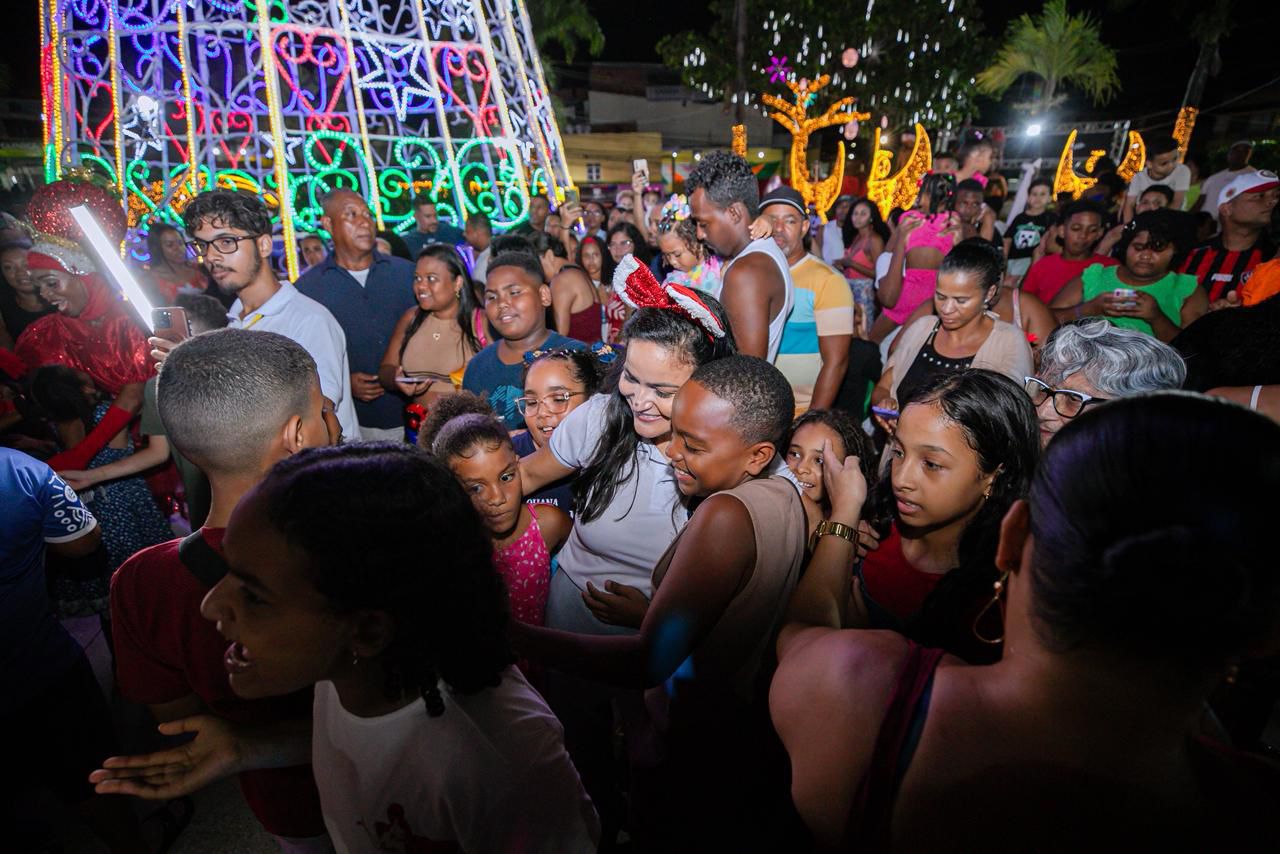 Praça do Caranguejo recebe iluminação especial do Natal Mágico e emociona moradores de Itinga