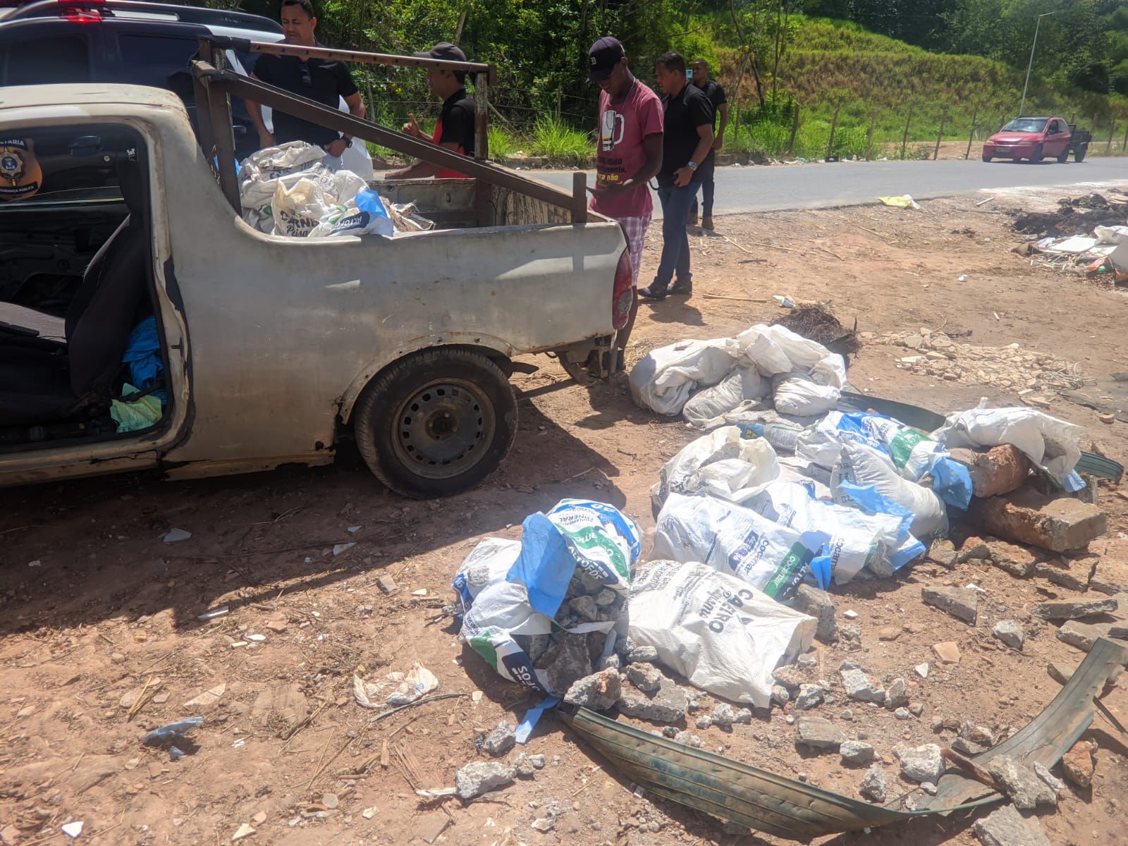 Prefeitura de Lauro atua contra descarte irregular em área pública