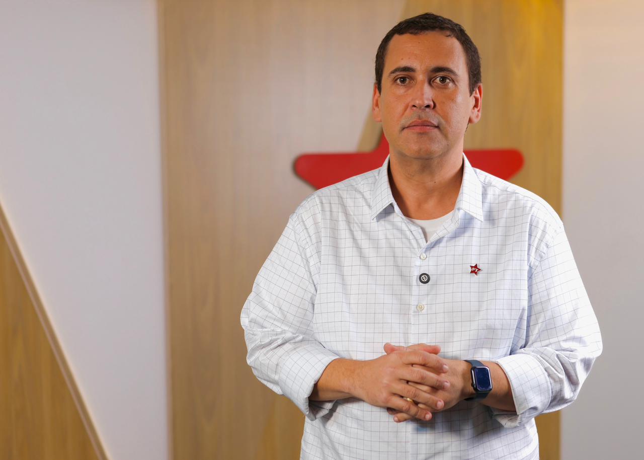 “Poder de manipulação das plataformas não pode estar acima da lei“, afirma secretário de Comunicação do PT