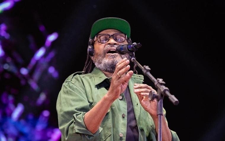 Edson Gomes se apresenta em Correntina neste sábado