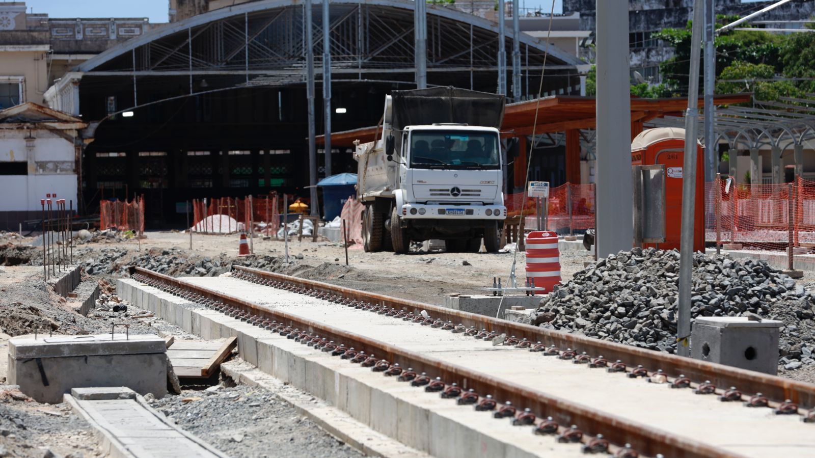 Obras do Trecho 1 do VLT de Salvador chegam a 50% de execução