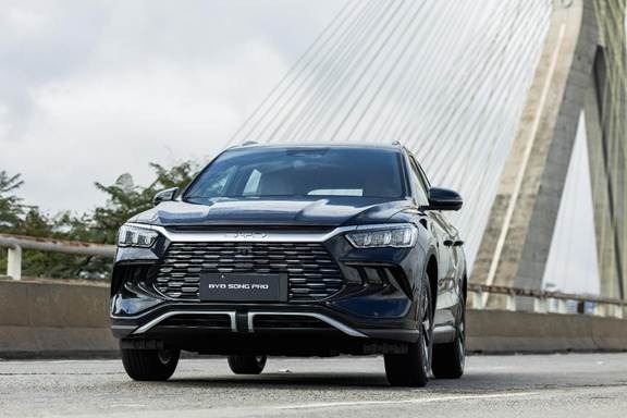 BYD atinge marca histórica de 100 mil veículos vendidos em 2025 no Brasil 