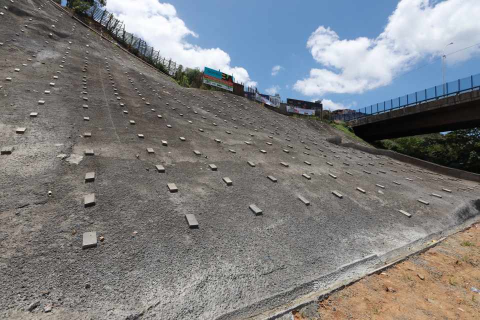 Governo da Bahia investe R$ 63,5 milhões em obras de contenção de encostas no interior